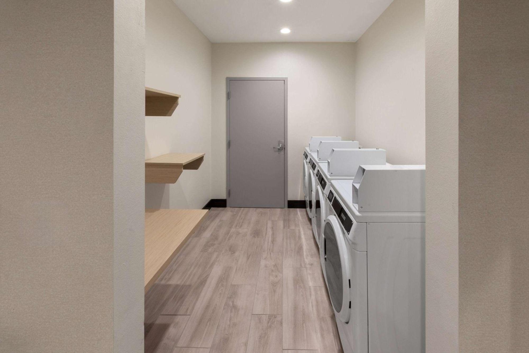 Hawthorn Extended Stay By Wyndham Kingwood ヒューストン エクステリア 写真
